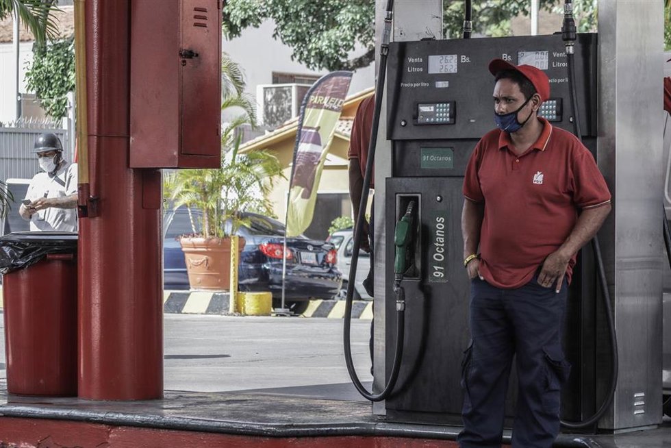 Archivo - Gasolinera en Caracas
