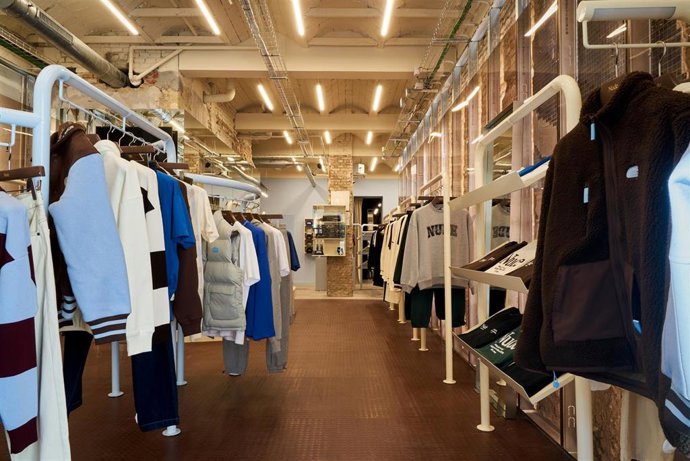 Tienda de Nude Project en la calle Martínez Ferrando de Valncia