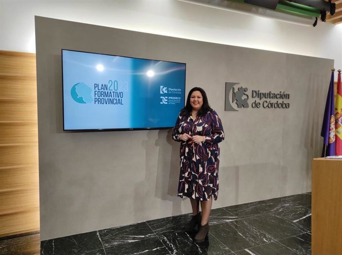 La presidenta de Iprodeco, Dolores Amo, en la presentación del IV plan formativo de dicho organismo.