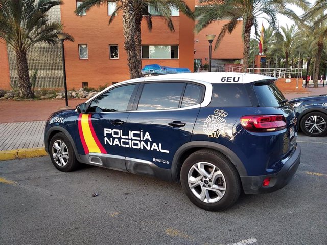 Archivo - Alicante.- Sucesos.- Detenido en Elche por simular el robo violento de su vehículo de alta gama tras tener un accidente