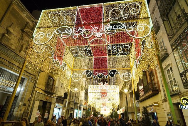 Iluminación navideña en la calle Santiago de Valladolid.