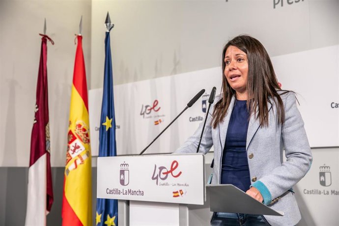 La consejera de Bienestar Social del Gobierno regional, Bárbara García Torijano, comparece en rueda de prensa en el Palacio de Fuensalida, para informar sobre los acuerdos del Consejo de Gobierno relacionados con su departamento.