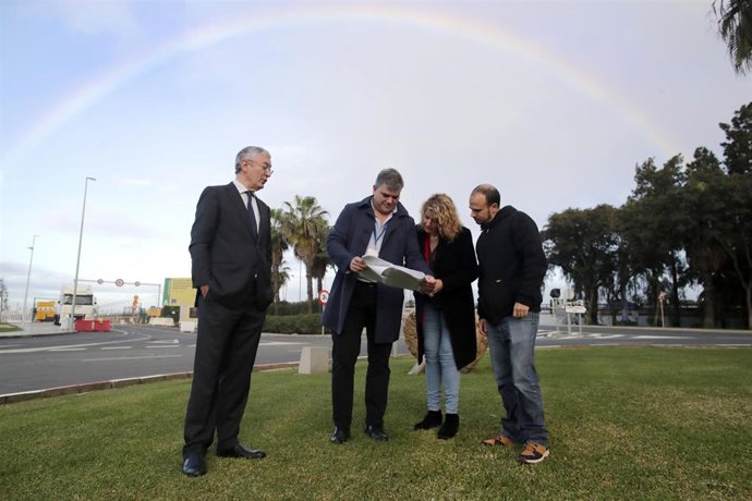 Imagen de la visita a la zona en la que irá ubicado el mura dedicado a la gama de Huelva.
