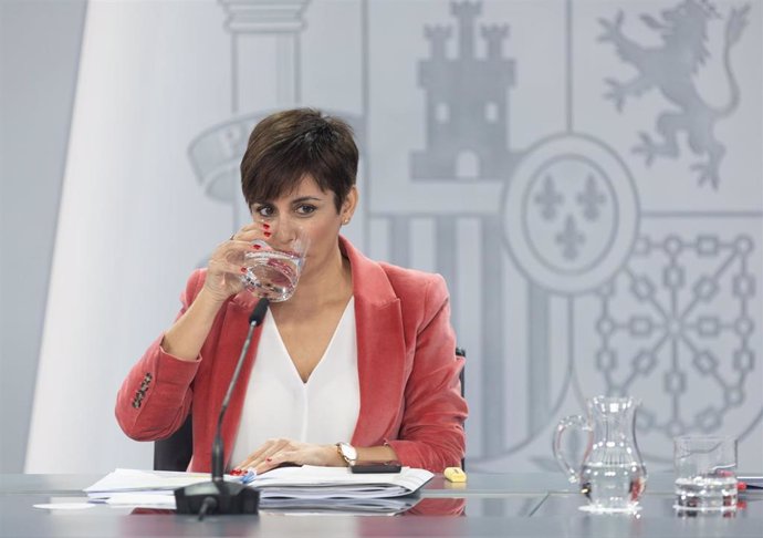La ministra portavoz del Gobierno, Isabel Rodríguez, durante una rueda de prensa posterior al Consejo de Ministros, a 10 de enero de 2023, en Madrid (España). El Consejo de Ministros ha aprobado hoy la participación de España en los cuatro primeros proy
