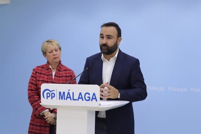 Los diputados nacionales del PP por Málaga, Mario Cortés y Gema Pérez, han criticado la subida del precio de los peajes en las autopistas.