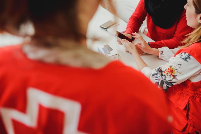 Personal de Cruz Roja del servicio Atenpro.