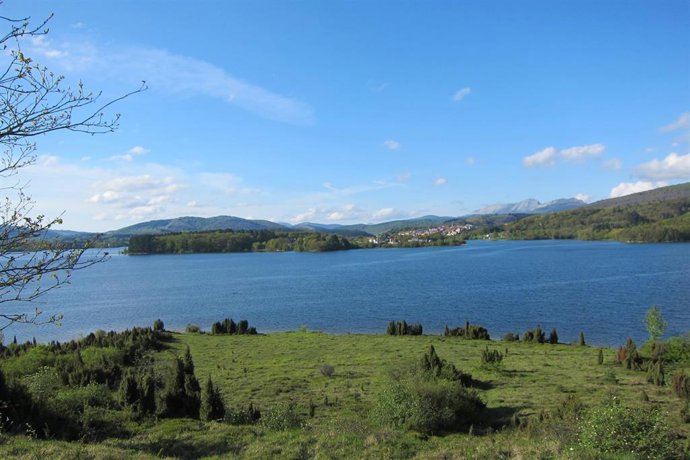 Archivo - Embalse de Urrunaga (Álava)