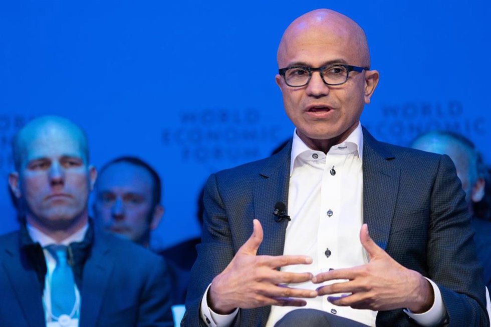 Archivo - HANDOUT - 22 January 2020, Switzerland, Davos: Microsoft CEO Satya Nadella speaks during a plenary session at the 50th World Economic Forum annual meeting. Photo: Greg Beadle/World Economic Forum/dpa - ATTENTION: editorial use only and only if