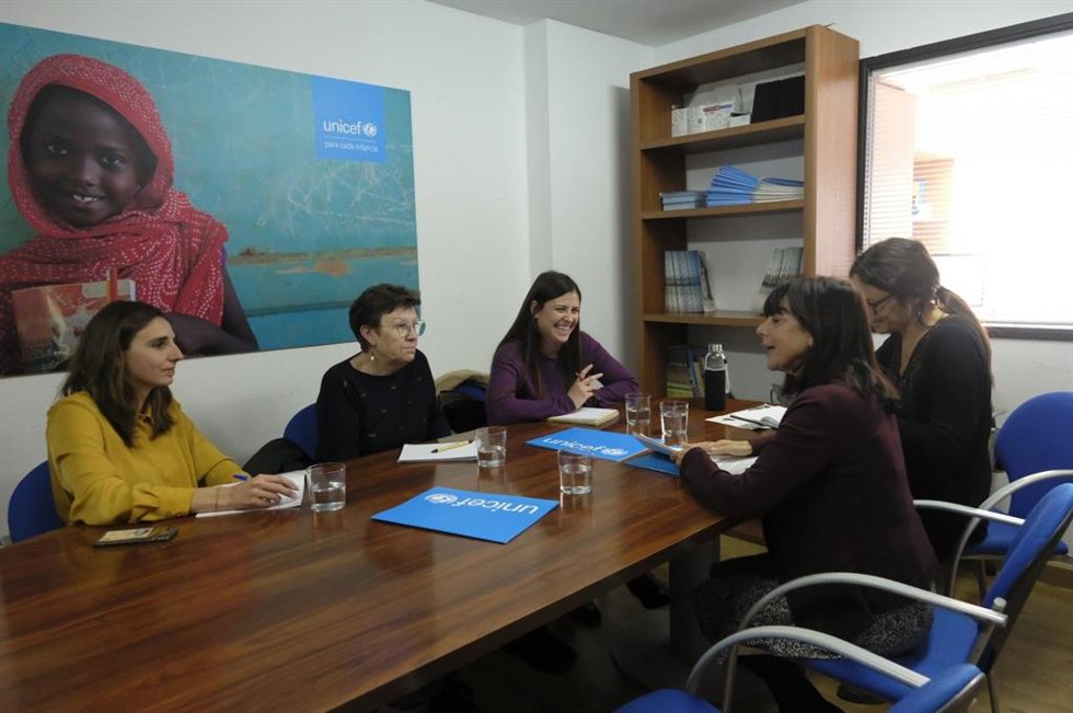 La diputada de Podemos en el Congreso y candidata a la alcaldía de Palma, Lucía Muñoz, la coordinadora general de Podemos Baleares, Antnia Jover, y la vicepresidenta del Consell Aurora Ribot, se reúnen con Unicef