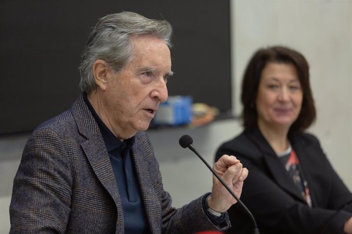 El periodista Iñaki Gabilondo, durante la charla impartida en la Universidad de Navarra