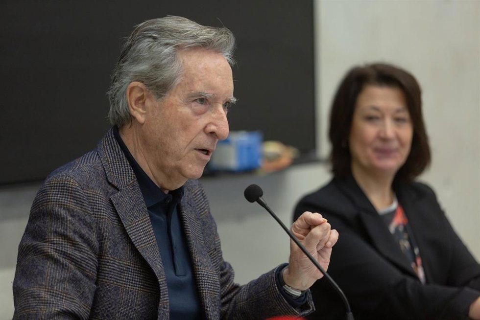 El periodista Iñaki Gabilondo, durante la charla impartida en la Universidad de Navarra