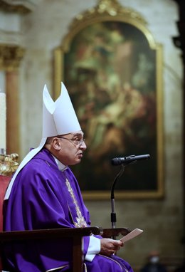 El arzobispo de Valencia, Enrique Benavent, preside una misa por el Papa emérito Benedicto XVI