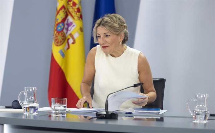 La vicepresidenta segunda y ministra de Trabajo y Economía Social, Yolanda Díaz, durante una rueda de prensa posterior al Consejo de Ministros, a 10 de enero de 2023, en Madrid (España). 