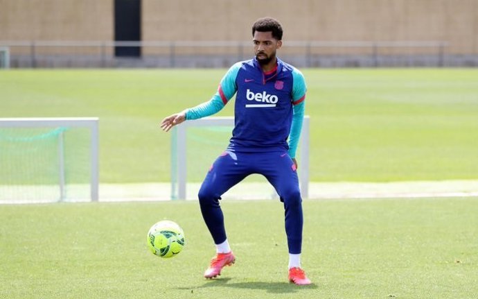 Archivo - El brasileño Matheus Fernandes en un entrenamiento con el FC Barcelona