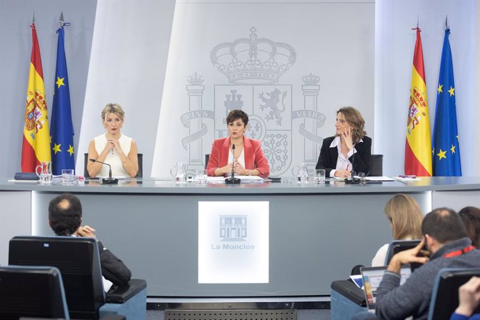 (E-D) La ministra de Treball i Economia Social, Yolanda Díaz; la ministra portaveu del Govern central, Isabel Rodríguez, i la ministra per a la Transició Ecolgica i el Repte Demogrfic, Teresa Ribera