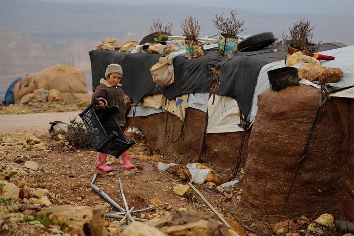 Una niña refugiada siria cerca de Idlib, Siria