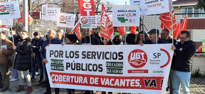 Sindicalistas de UGT reclaman a la Junta la cobertura de vacantes en centros educativos, de protección de menores y en residencias.