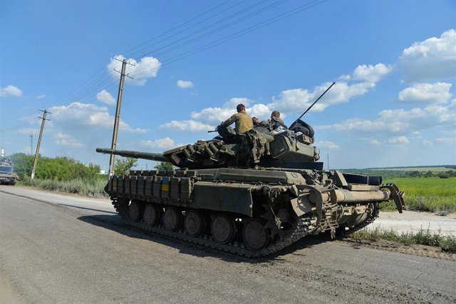 Archivo - Tanque ruso en las inmediaciones de Lisichansk, en Lugansk, Ucrania