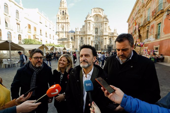 El vicesecretario general de Ciudadanos (Cs) y candidato a liderar el partido, Edmundo Bal, ofrece declaraciones a los medios.