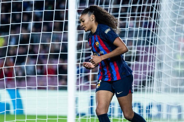 La delantera del FC Barcelona Salma Paralluelo durante un partido