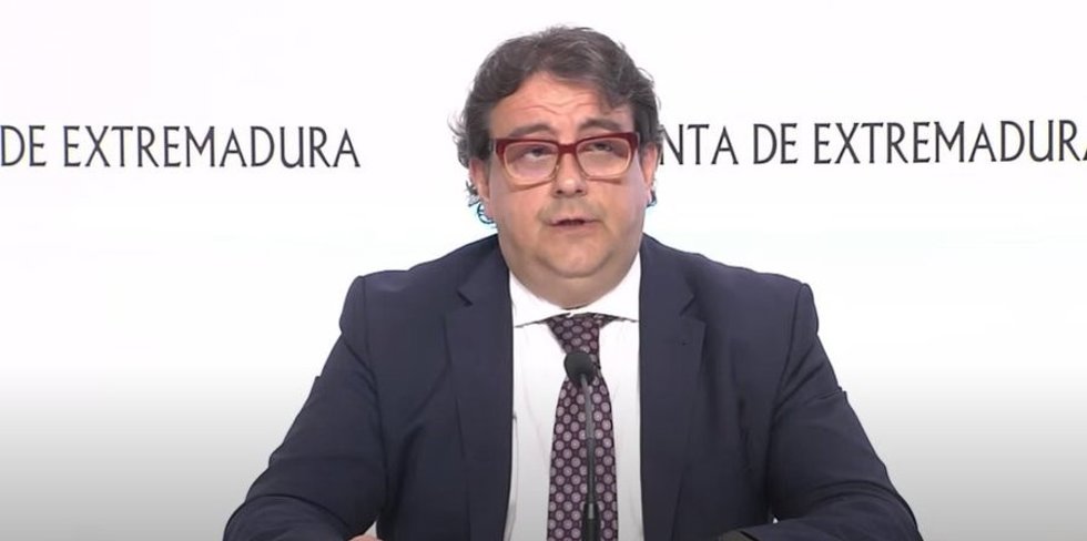 Archivo - El consejero de Sanidad y Servicios Sociales, José María Vergeles, en una imagen de archivo