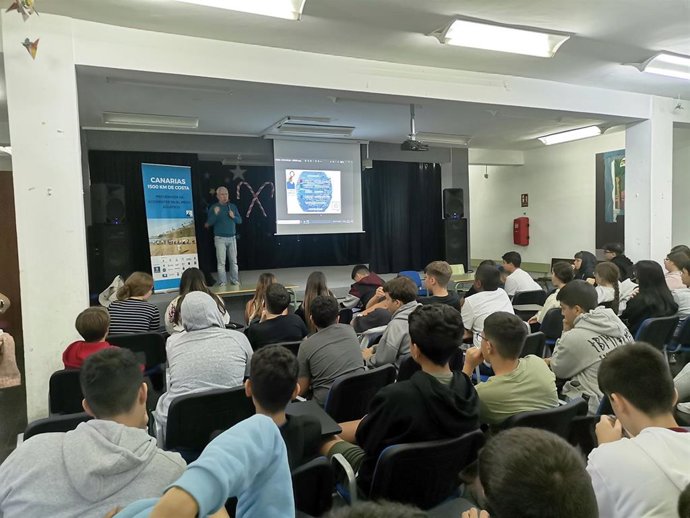 Charla de 'Canarias, 1500 km de Costa'