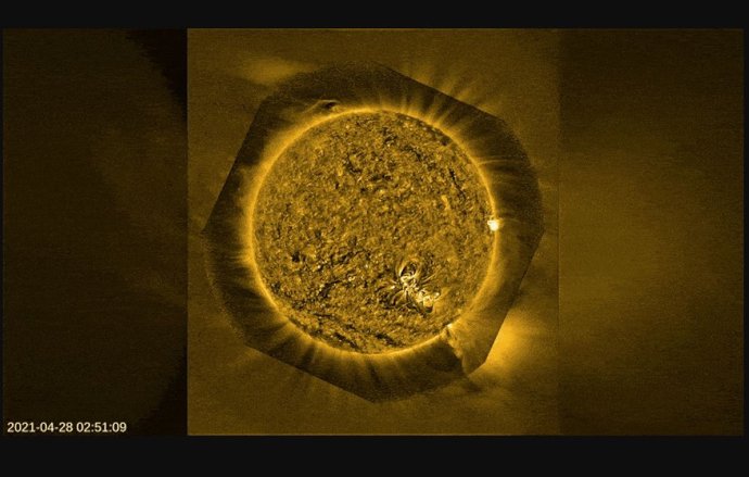 Seecuencia de un vídeo que muestra la actividad de los mini-chorros a pequeña escala en la base de la corona solar