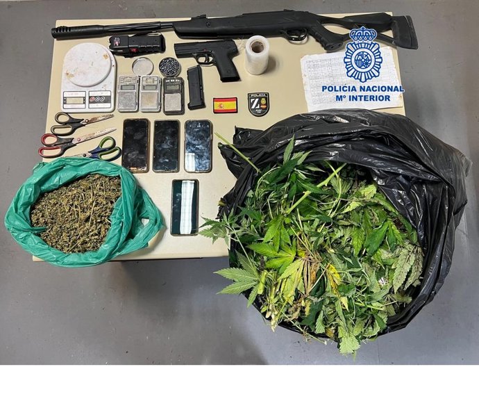 Imagen de los efectos intervenidos por la Policía Nacional