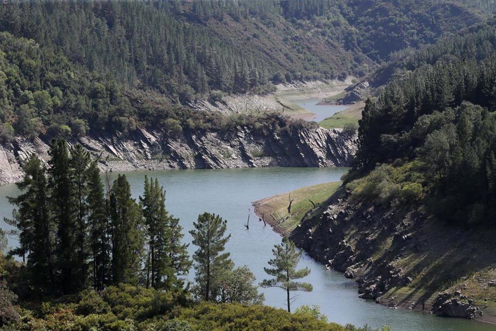 Archivo - Recorrido del embalse en Negueira de Muñiz, Lugo