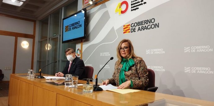 La consejera de Presidencia, Mayte Pérez, y el vicepresidente del Gobierno de Aragón, Arturo Aliaga