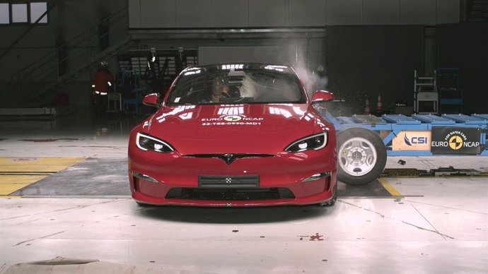 Archivo - Test de impato lateral de Euro NCAP sobre el Tesla Model S