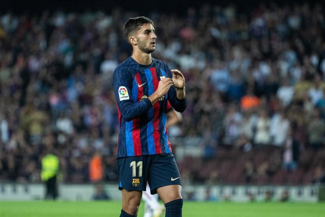 Archivo - El delantero español Ferran Torres durante un partido del FC Barcelona
