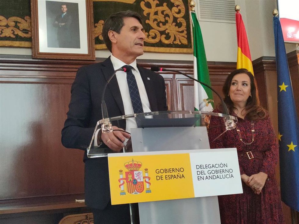 Pedro Fernández, junto a la subdelegada del Gobierno en Jaén, Catalina Madueño.