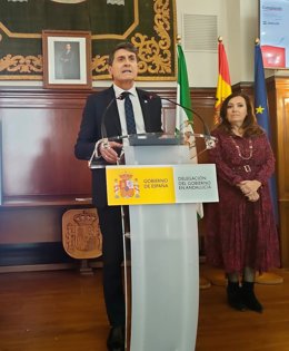 Pedro Fernández, junto a la subdelegada del Gobierno en Jaén, Catalina Madueño.