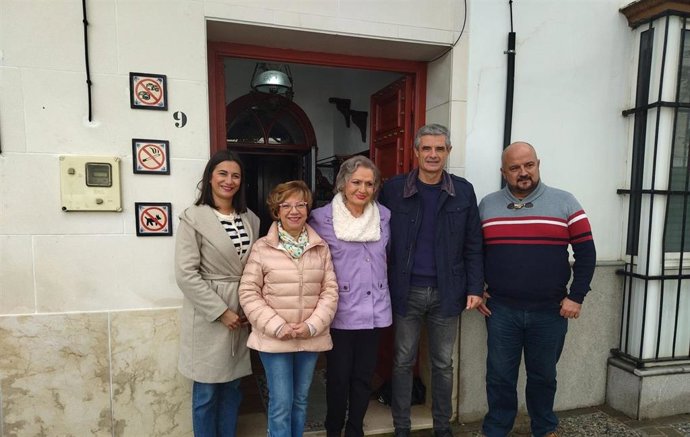 Carmen Collado y el alcalde de Arcos en el Hogar Manolita Chen.