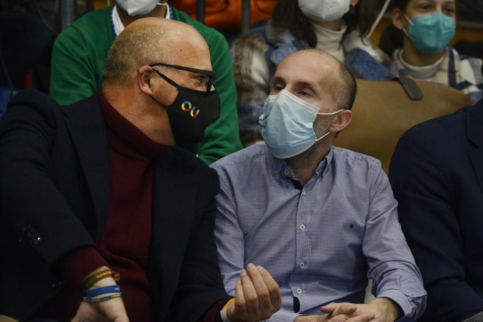 Archivo - Arquivo - (I-D) O presidente do PP da Deputación de Ourense, Manuel Baltar, e o alcalde de Ourense, Gonzalo Jácome, asisten ao Campionato de España de Atletismo en Pista Cuberta, no recinto Expoourense, a 27 de febreiro de 2022, en Ourense, Ga