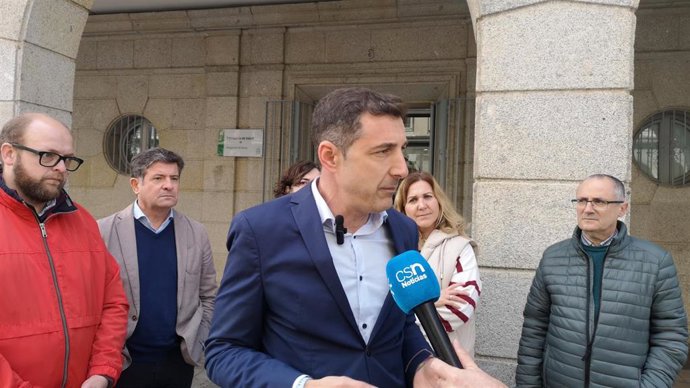 El senador por el PSOE de Huelva Jesús González, en rueda de prensa este miércoles.