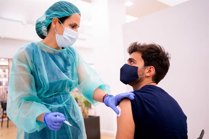 Archivo - Vacunación