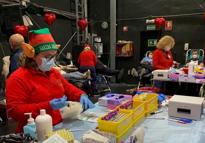 Archivo - Colecta de sangre en el Teatro Apolo de Almería.