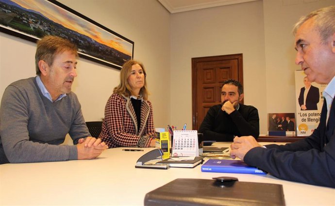 Reunión del alcalde de Mengíbar con responsables de Oleofat