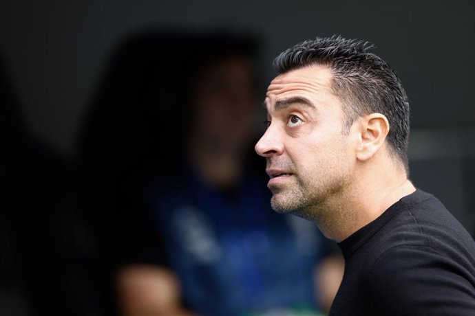 Archivo - Xavi Hernandez, head coach of FC Barcelona, looks on during the spanish league, La Liga Santander, football match played between Real Madrid and FC Barcelona at Santiago Bernabeu stadium on October 16, 2022, in Madrid, Spain.