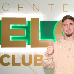 El internacional sub-21 José Ángel Carmona jugará como cedido por el Sevilla en el Elche hasta final de temporada.