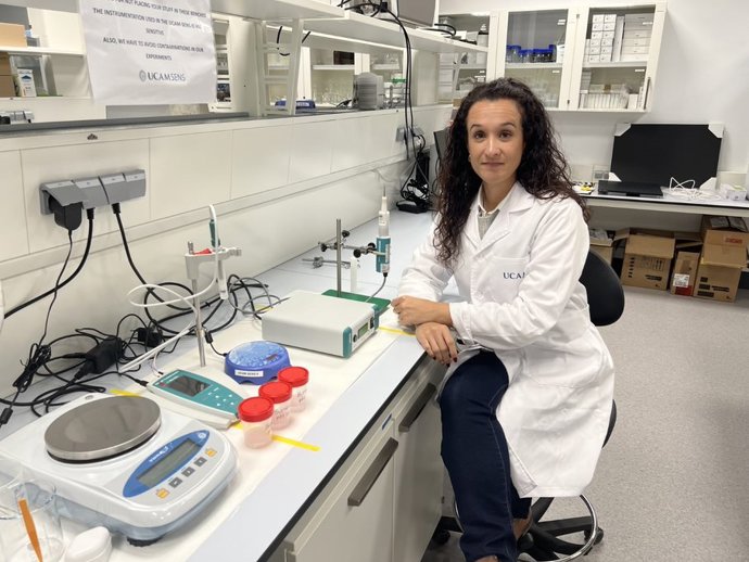 La Investigadora De La Universidad Católica De Murcia María Cuartero, En Uno De Los Laboratorios De UCAM Hitech
