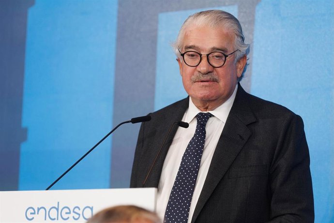 El consejero delegado de Endesa, José Damián Bogas, interviene durante un almuerzo-coloquio, en la XIII Edición del Foro Spain Investors Day en el Hotel Mandarín Oriental Ritz, a 11 de enero de 2023, en Madrid (España). 