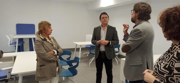 Isabel Paredes y Daniel Sánchez en el CADE de Sanlúcar.