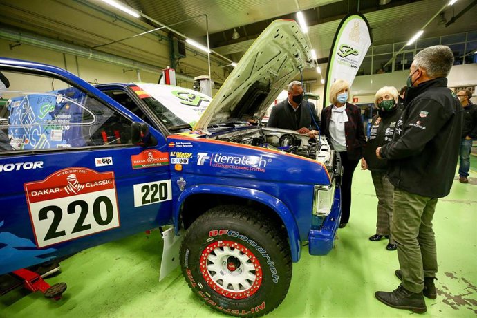 Archivo - La consejera de Educación, Marina Lombó, en la presentación del vehículo adaptado en el Centro Integrado de Formación Profesional Número 1 de Santander