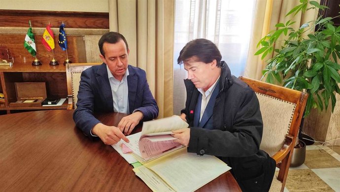 Reunión del subdelegado en Almería con el jefe provincial de Costas