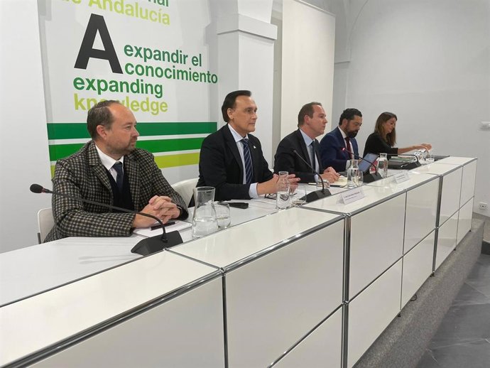 La Junta de Andalucía impulsa medidas para compatibilizar el rendimiento académico con el deportivo