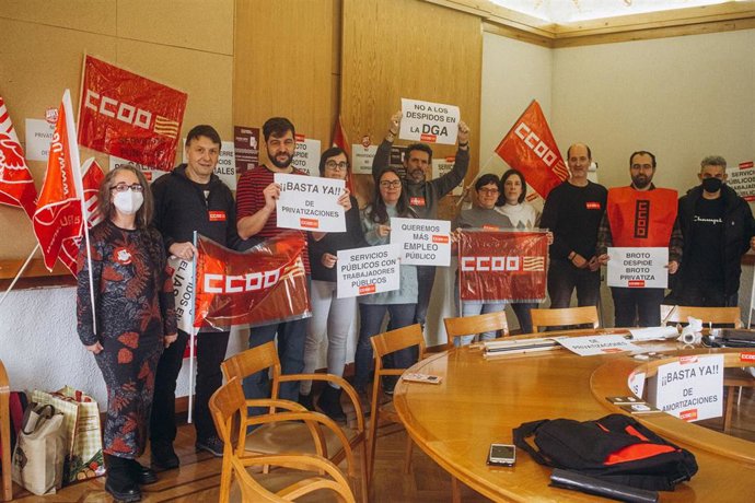 El encierro de CCOO y UGT "fuerza" a retirar de la Mesa Sectorial la eliminación de 27 puestos de trabajo en el IASS.