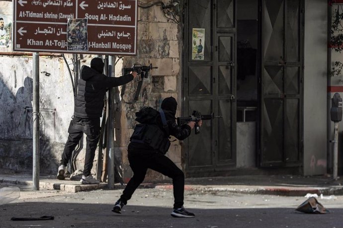 Dos pistoleros palestinos en Nablús, Cisjordania